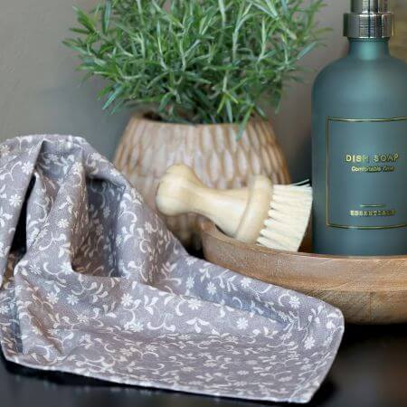 Geschirrtuch mit Blumen Latte & Sand – Chic Antique