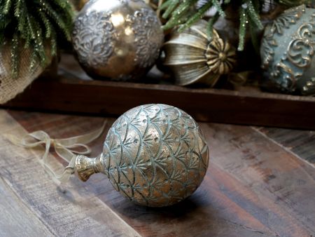 Weihnachtskugel mit Organzaband
