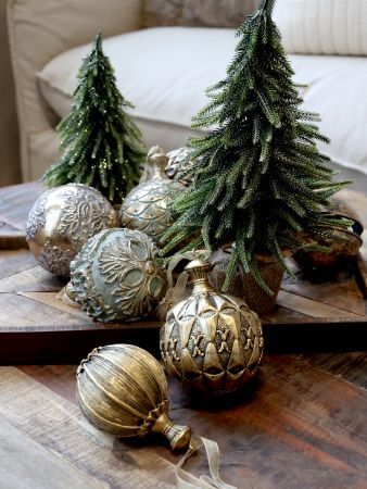 Weihnachtskugel mit Organzaband