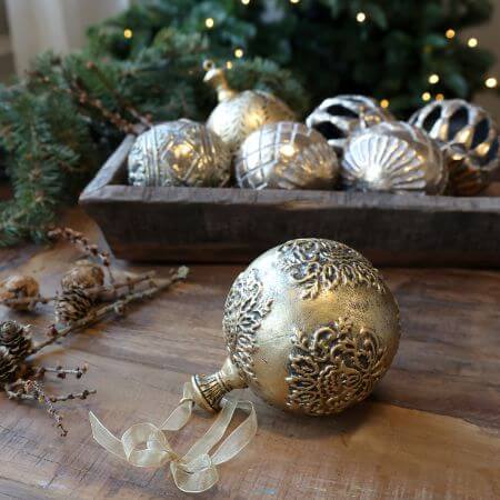 Boule de Noël avec ruban organza