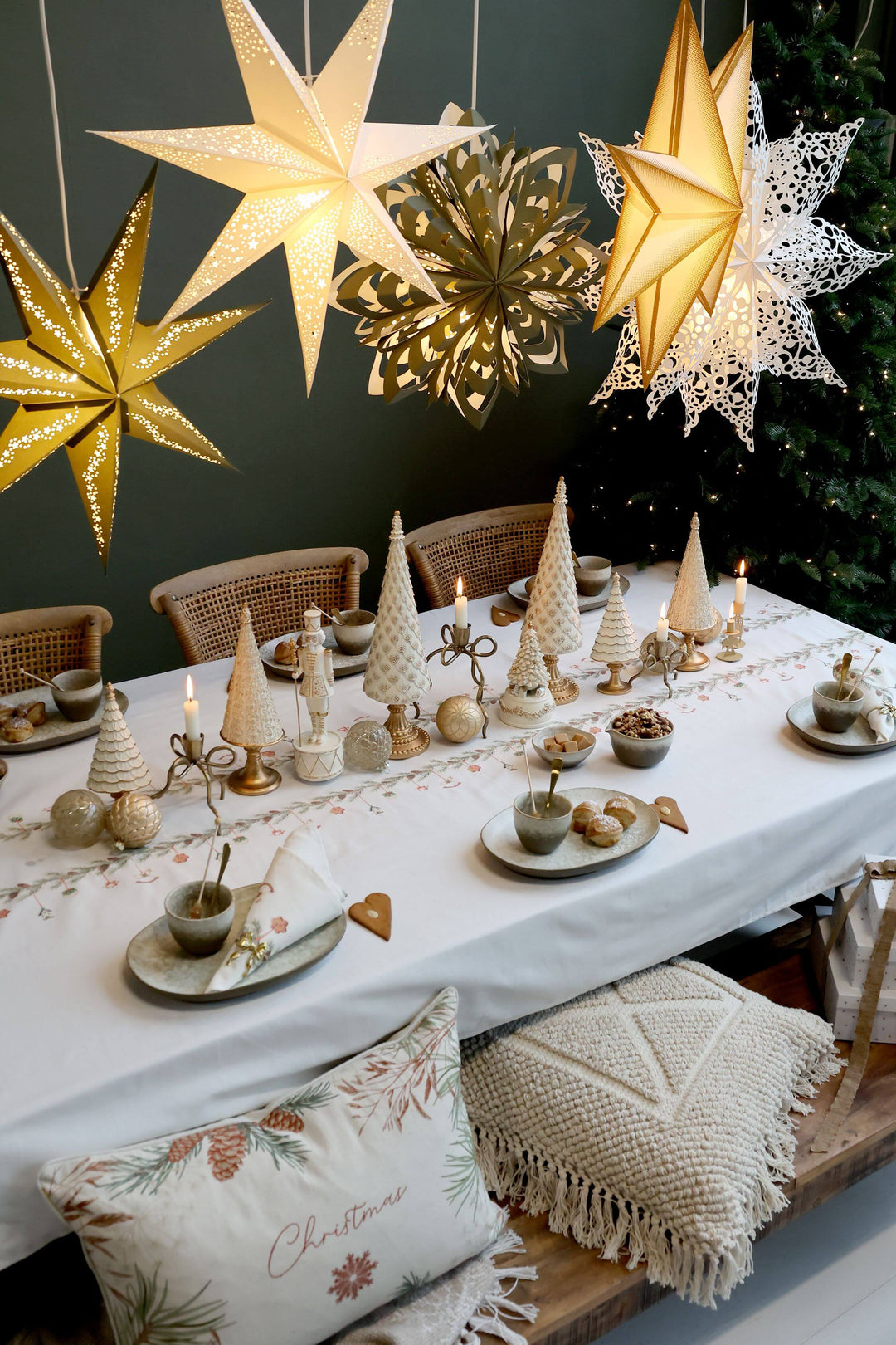 Weihnachtsbaum Noel – Handbemalte Dekoration in Antique Creme mit Goldnuancen, 32 cm | Festliche Weihnachtsdeko