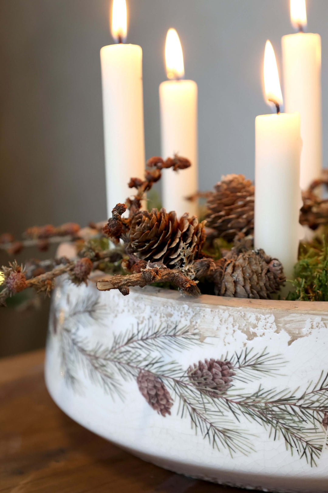 Bol à plantes avec motif de guirlande de cônes