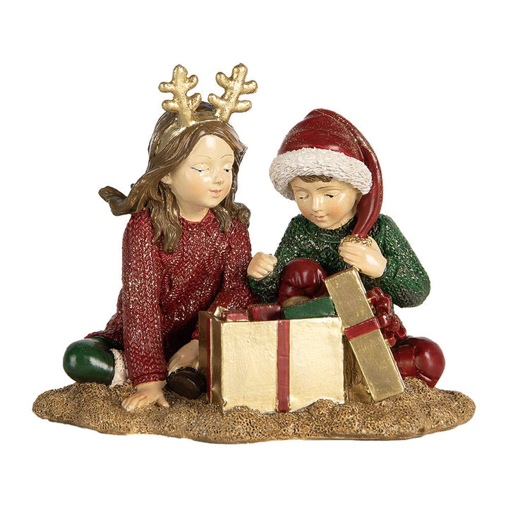 Weihnachtsfigur – Kinder beim Geschenk auspacken