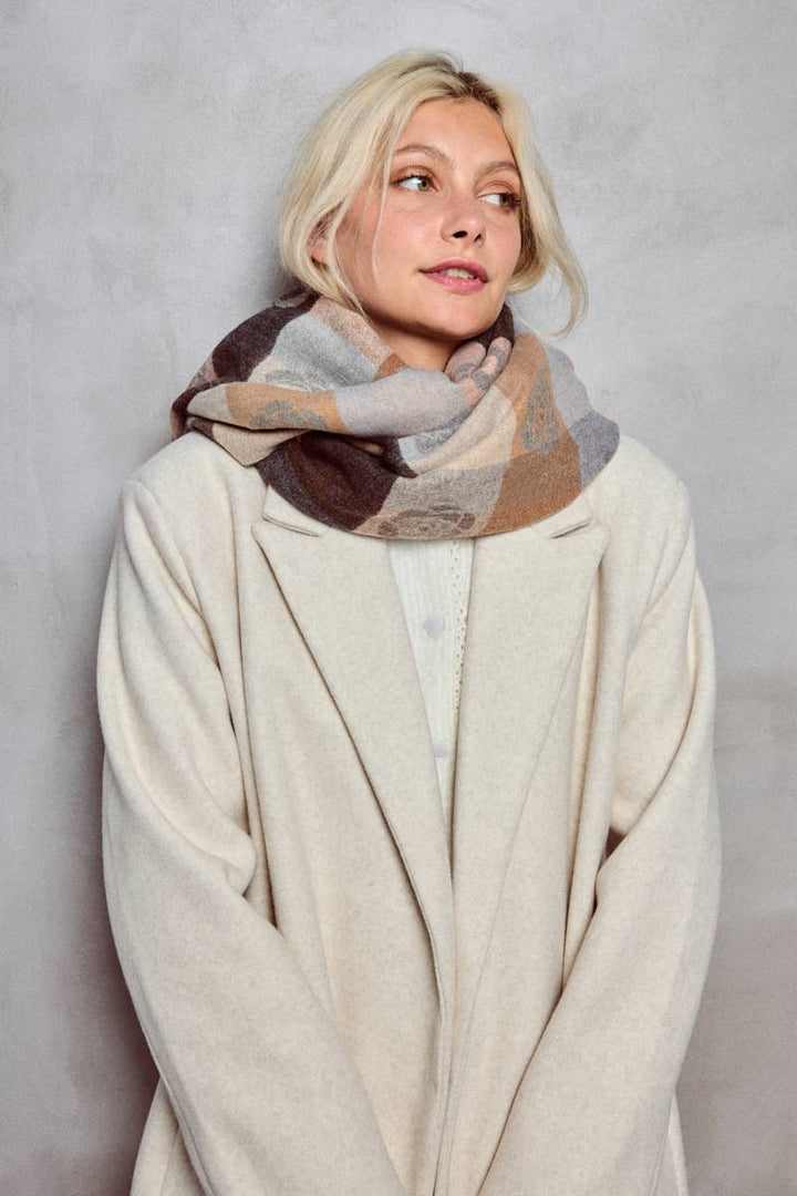 Wendbarer Wollschal mit Blumenmuster – Eleganter Schal für Herbst & Winter