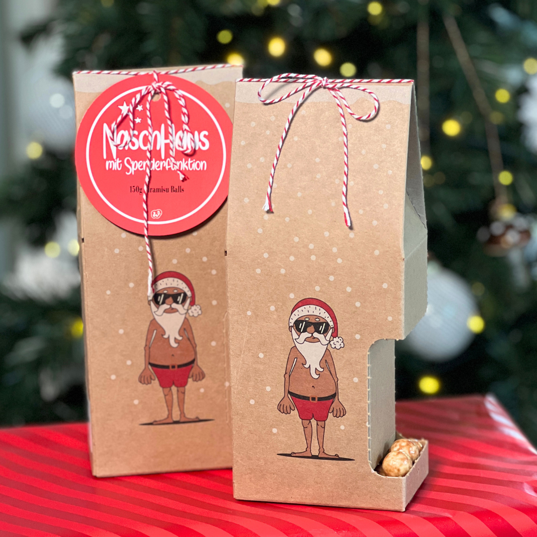 Naschhaus mit Santa – Weihnachtliche Schreibtischdeko mit 80 g Cappuccino-Bällen