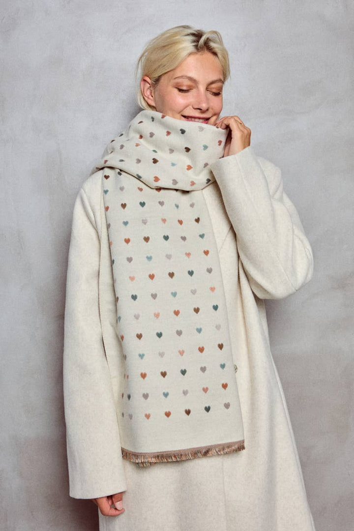 Wendbarer Wollschal Herzmotiv – Elegantes Winteraccessoire
