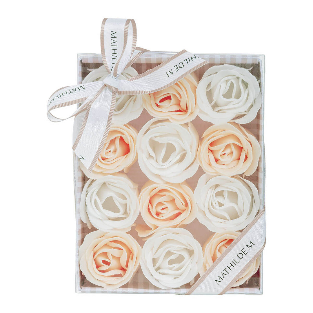 Mathilde M. Set aus 12 Rosen in weißen und nudefarbenen Seifenblättern - Rosenduft